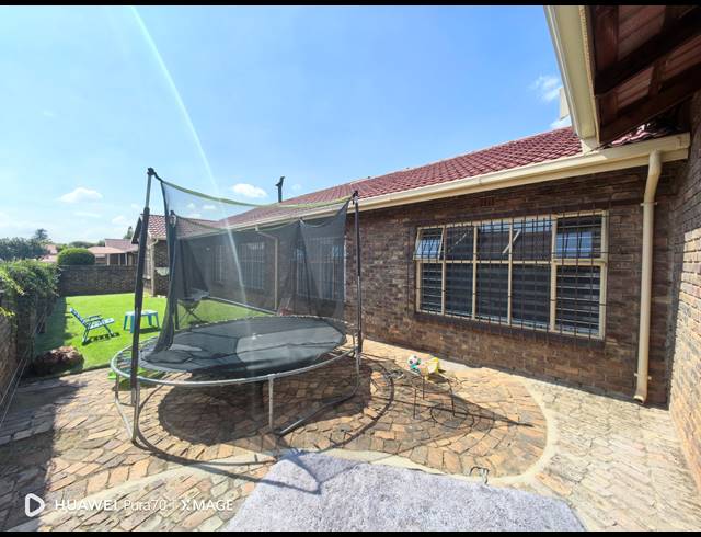 3 BEDROOM APARTMENT FOR SALE IN BIRCHLEIGH NORTH